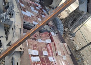 Ejército ocupa camioneta con cargamento de 100,000 cigarrillos en zona costera de Montecristi