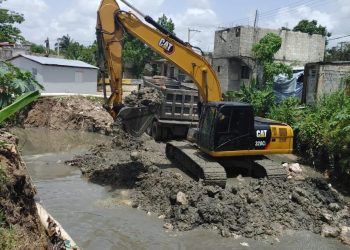 CAASD intensifica limpieza de cañadas ante la tormenta y alerta sobre los desechos arrojados por ciudadanos