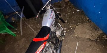 Dos personas apresadas en flagrante delito con arma de fuego y varios celulares en La Vega