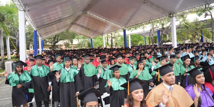 UASD celebra 487 años con la graduación de 3,710 nuevos profesionales