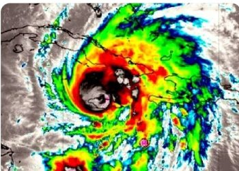 Melissa se aleja de Jamaica tras causar estragos y se dirige a Cuba con fuerza de categoría 4