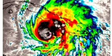 Melissa se aleja de Jamaica tras causar estragos y se dirige a Cuba con fuerza de categoría 4