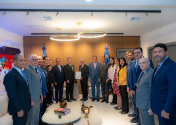 Presidente del Senado recibe de la Suprema Corte de Justicia (SCJ) proyecto que actualiza Ley de Uso de Medios Digitales