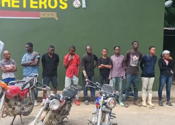 Ejército ocupa motocicletas utilizadas para transporte ilegal de extranjeros y detiene a 11 haitianos indocumentados en Mao