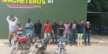 Ejército ocupa motocicletas utilizadas para transporte ilegal de extranjeros y detiene a 11 haitianos indocumentados en Mao