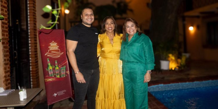 Elizabeth Torres presenta su libro “El Duelo de Migrar” en una noche de emociones y reflexión en Santo Domingo