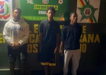 Apresan a tres hombres con más de 10,000 cigarrillos de contrabando a bordo de motocicletas en San Juan de la Maguana