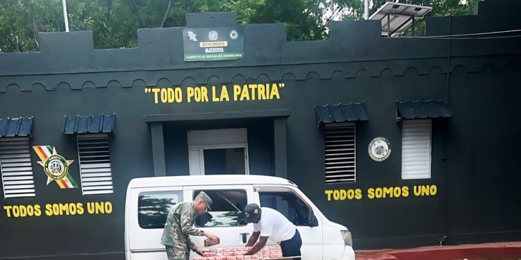 ERD ocupa contrabando de cigarrillos que eran transportados de manera oculta en una furgoneta en San Juan de la Maguana