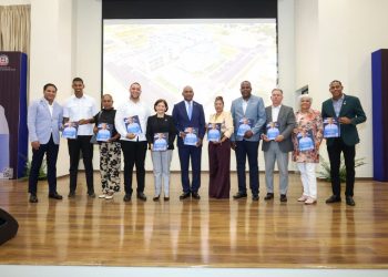 Julito Fulcar rinde cuentas ante multitudinario acto en Baní y presenta el Plan Estratégico de Desarrollo Sostenible de Peravia