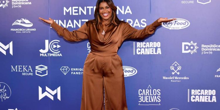 Conferencia “Mente Sana, Finanzas Claras” lleva orientación a migrantes en Florida