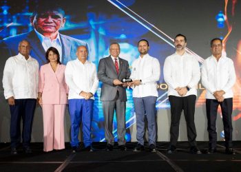 Productores de asfalto reconoce al doctor Leonardo Aguilera por su apoyo al desarrollo del sector