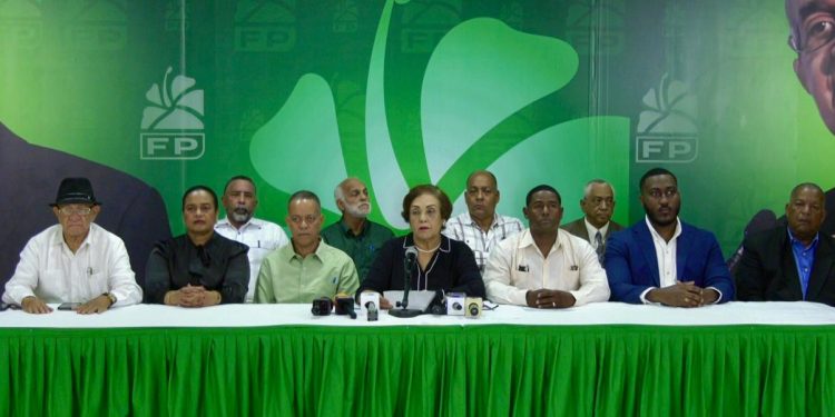 El Gobierno castiga con impuestos indebidos a más de 750 mil asalariados, afirma Fuerza del Pueblo