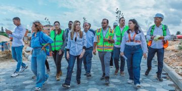 Carolina supervisa obras en el DN; valora avances en el Malecón Deportivo y parque Taíno