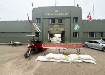Ejército ocupa contrabando de más de 98 mil cigarrillos ocultos debajo de sacos de alimento para ganado en Dajabón
