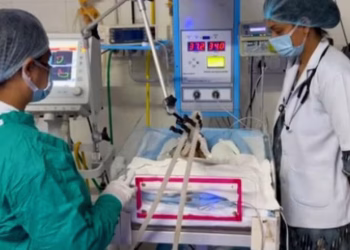 Bebé recién nacida fue enterrada viva en La India; se cree que fue por ser niña