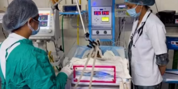 Bebé recién nacida fue enterrada viva en La India; se cree que fue por ser niña