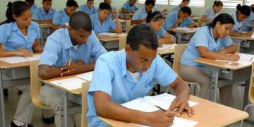 Educación llama a reanudar docencia en provincias en alerta verde y amarilla