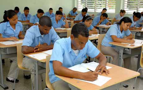 Educación llama a reanudar docencia en provincias en alerta verde y amarilla