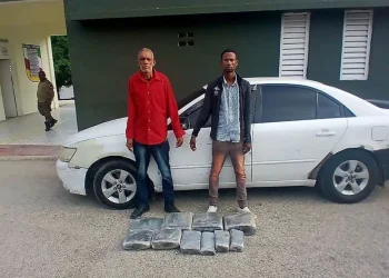 Ejército apresa a tres personas con presunta marihuana oculta en vehículo en San Juan de la Maguana