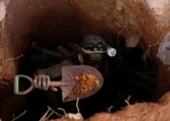 Derrumbe de mina de oro en Kenia deja cuatro mineros muertos, incluido un menor de edad