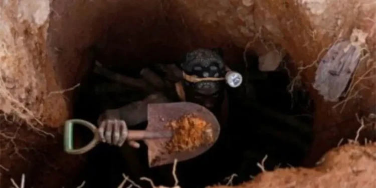 Derrumbe de mina de oro en Kenia deja cuatro mineros muertos, incluido un menor de edad