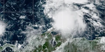 Melissa apunta hacia Jamaica mientras provoca intensas lluvias en el territorio dominicano