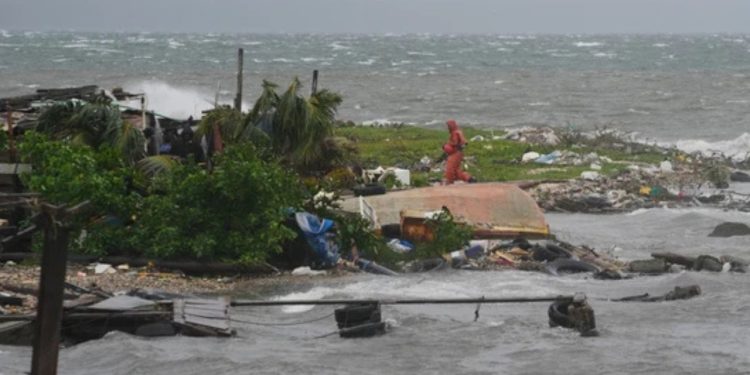 Dominicanos afectados por huracán Melissa en Jamaica retornarán al país