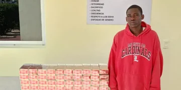 Ejército apresa hombre con 10,000 cigarrillos ilícitos en una motocicleta en Comendador