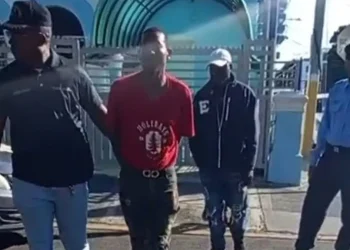 Retiran parqueadores informales avenida Constitución y General Cabral en San Cristóbal