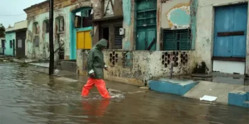 Cuba pone en alerta a casi 650.000 personas ante la llegada del huracán Melissa