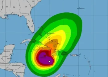 CNH retira a República Dominicana de la zona de mayor riesgo por el huracán Melissa
