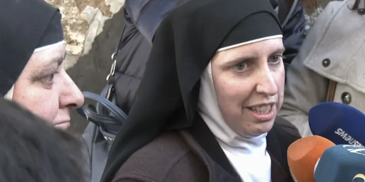 Monjas españolas expulsadas de la Iglesia vendían en internet obras de arte de su convento