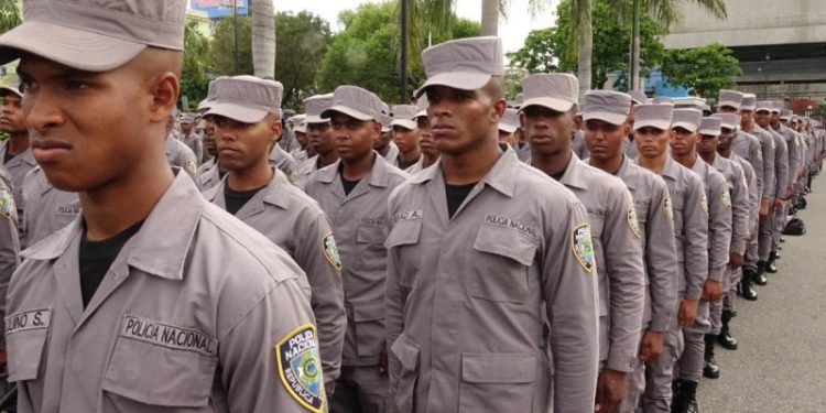 Relaciones homosexuales quedan permitidas en las Fuerzas Armadas y la Policía Nacional