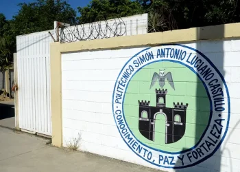 Estudiante de 15 años mata a otro de 14 a la salida de un politécnico en Santiago Oeste