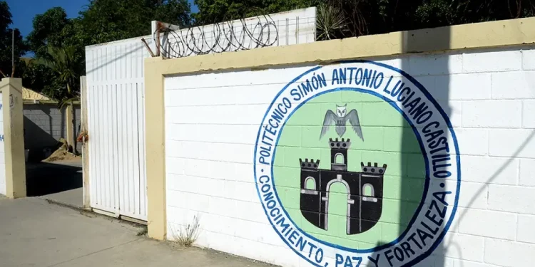 Estudiante de 15 años mata a otro de 14 a la salida de un politécnico en Santiago Oeste