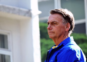 El partido de Bolsonaro le suspende de sueldo y funciones tras su condena por intento de golpe de Estado