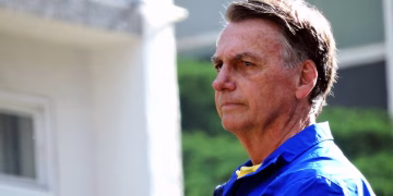 El partido de Bolsonaro le suspende de sueldo y funciones tras su condena por intento de golpe de Estado