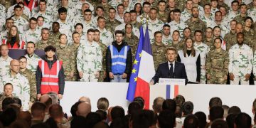 Macron anuncia un servicio militar voluntario de 10 meses de duración desde 2026