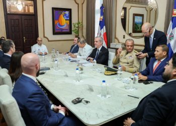 Presidente Abinader recibe en el Palacio Nacional al secretario de Defensa de EE. UU., Pete Hegseth
