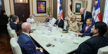 Presidente Abinader recibe en el Palacio Nacional al secretario de Defensa de EE. UU., Pete Hegseth