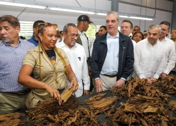 Abinader inaugura dos naves industriales en Zona Franca de provincia San Juan que generan 500 empleos 