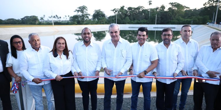 Presidente Luis Abinader y Wellington Arnaud inauguran planta de tratamiento de aguas residuales en el municipio Pimentel, provincia Duarte