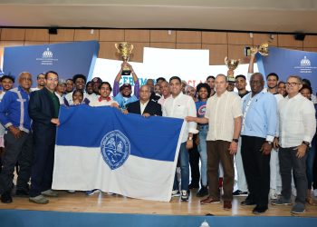 Concluyen con éxito los Juegos Universitarios 2025. Kelvin Cruz entrega corona de campeona a la UASD