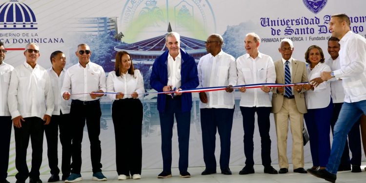 Abinader entrega moderno Hospital Regional Universitario Dr. Ángel María Gatón con 329 camas, que transforma la atención en salud en el Nordeste