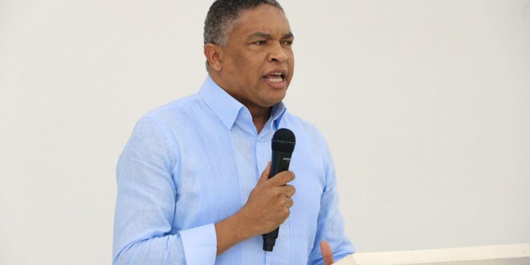 Yván Lorenzo exige al Gobierno explicar el aumento exorbitante del costo de terminación del hospital regional Ángel María Gatón