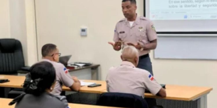 Presidente destituye al rector del IPES tras un conflicto con la alta dirección policial