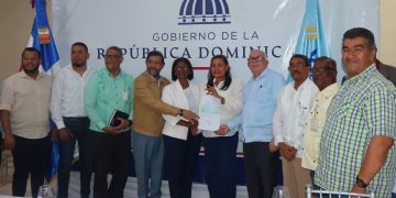 El Gobierno entrega RD$ 100 millones en apoyo a Productores y Agricultores de Azua