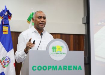 Julito Fulcar imparte conferencia sobre liderazgo y procedimiento parlamentario en el sector cooperativo