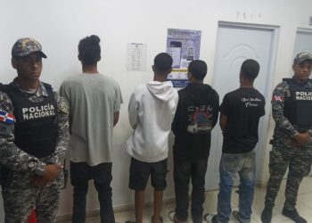 Policía detiene antisociales, ocupa drogas y recupera motocicletas robadas en SDN