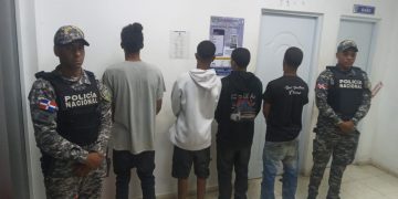 Policía detiene antisociales, ocupa drogas y recupera motocicletas robadas en SDN